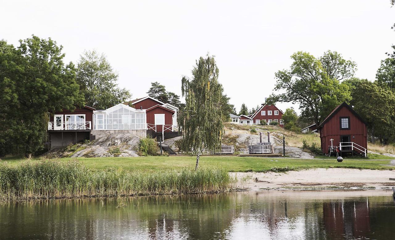 Отель Skeviks Gard Gustavsberg Экстерьер фото